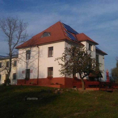 Jeleni Farma Jecmeniste Hotel Vrbovec Exterior foto