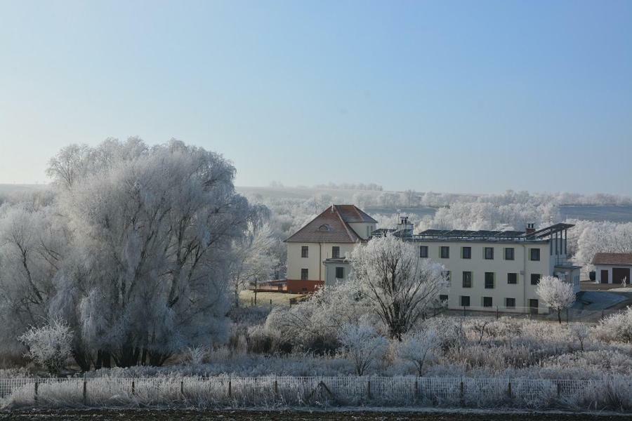 Jeleni Farma Jecmeniste Hotel Vrbovec Exterior foto