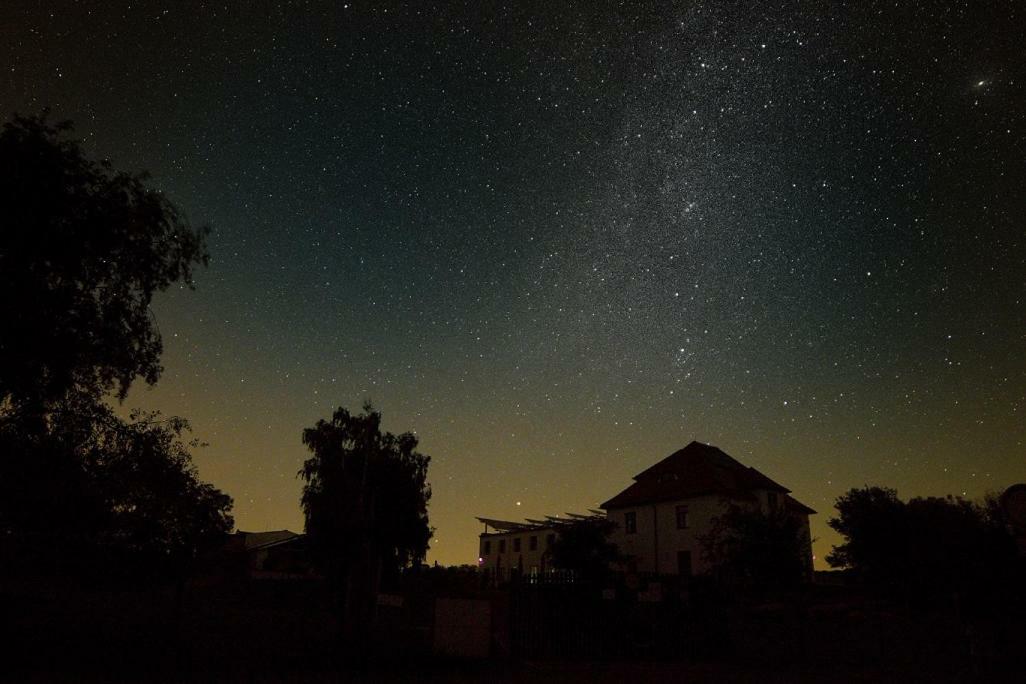 Jeleni Farma Jecmeniste Hotel Vrbovec Exterior foto