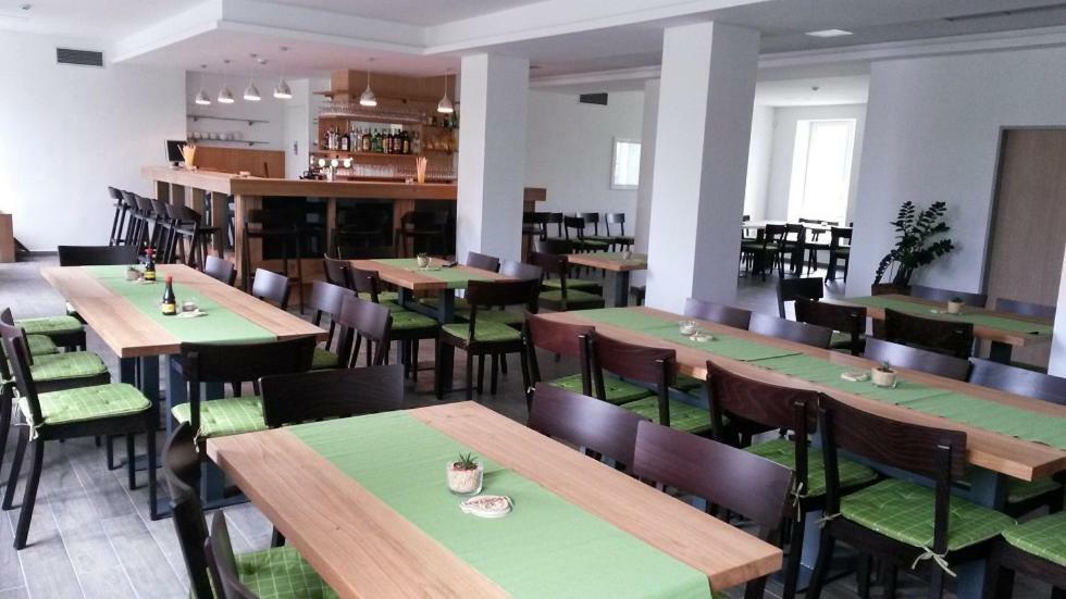 Jeleni Farma Jecmeniste Hotel Vrbovec Exterior foto